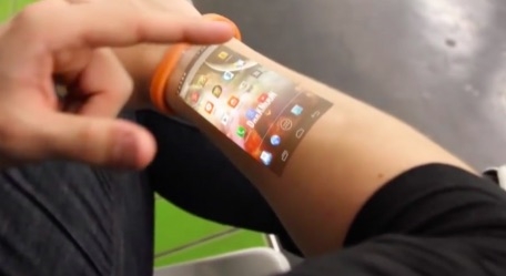 直接在手臂上玩手機?科技產品設計